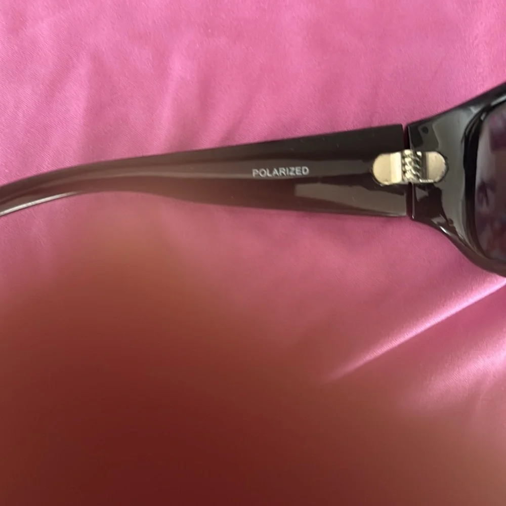 Hoven “gotty” polarized wrap Black Sunglasses pluss extra wrap pair